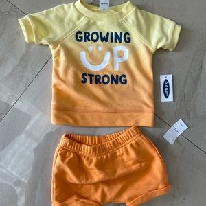 Old navy baby 2 Pcs out